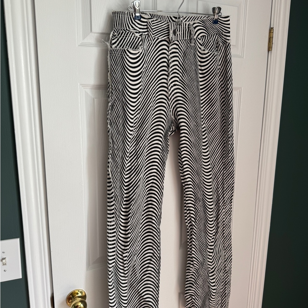 Black and White Groovy Striped Pants